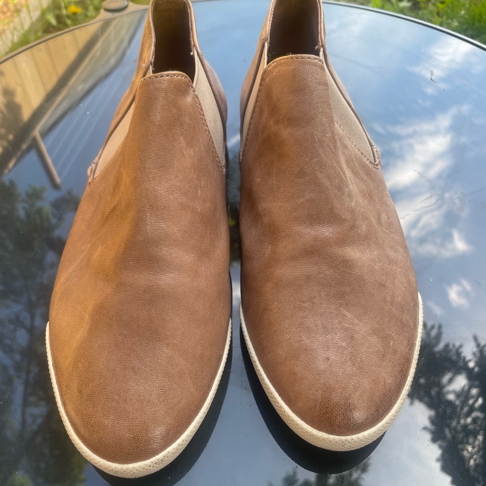 Frye Leather Chelsea Booties Melanie Chelsea Size 9M